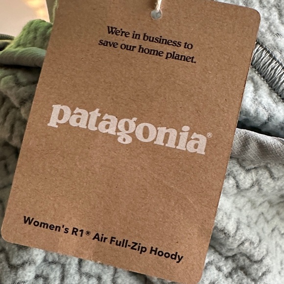 Patagonia Light Blue Zigzag Jacket with Beige Pocket - Picture 7 of 11